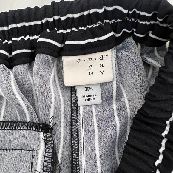 A New Day Black Striped Wide Leg Pull On Cropped High Waist Pants Womens XS - Picture 6 of 10
